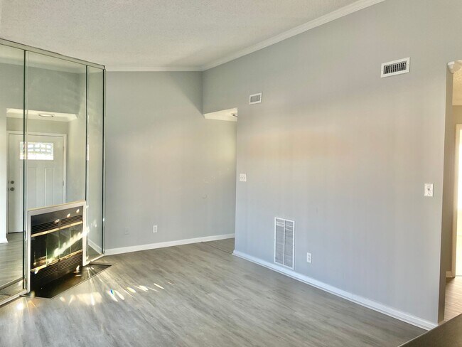 Foto del edificio - Sunny and Bright Virginia Beach Apartment