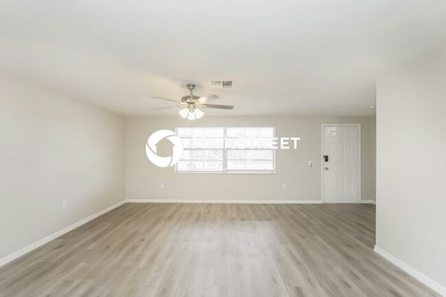 Building Photo - 3 Bedroom Pet-Friendly Home in NEW PORT RICHEY, FL with Main Street Renewal