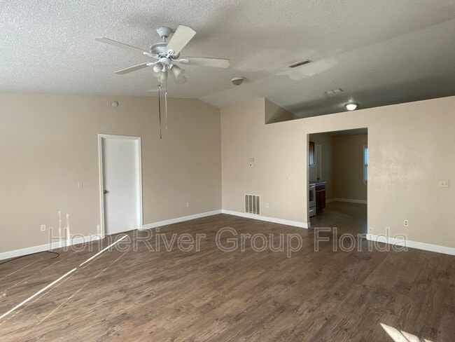 Building Photo - 2924 W Huron Dr