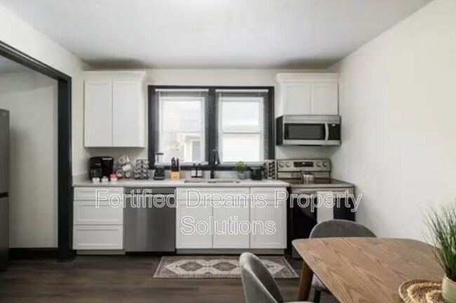 Building Photo - 724 S Broad St