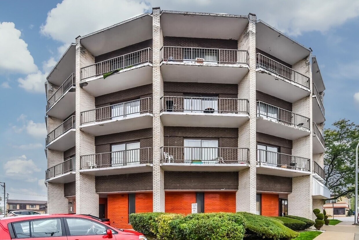 3900 95th St Unit 202, Evergreen Park, IL 60805 Room for Rent in