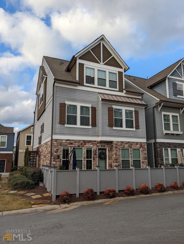 Primary Photo - 420 Cranleigh Ridge