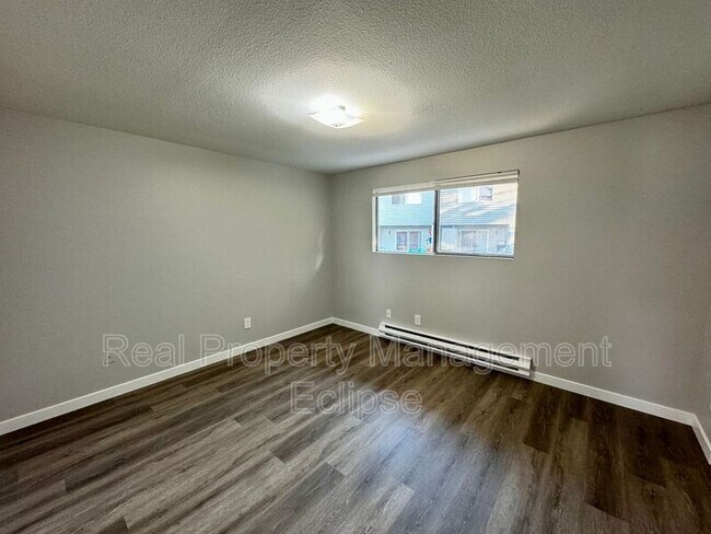 Building Photo - 5811 Glenwood Ave