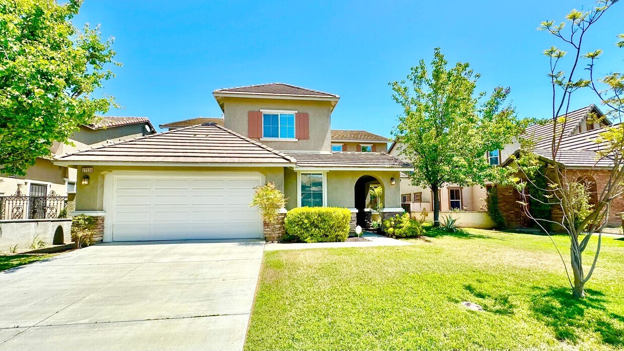 Foto principal - Wonderful Executive Style Two-Story Home in Beautiful Murrieta Oaks Community!