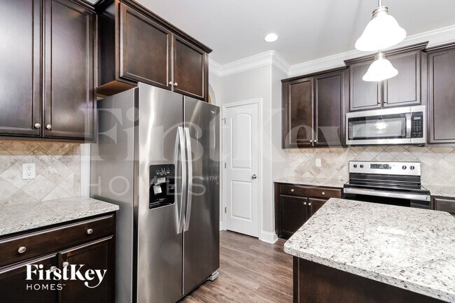 Building Photo - 5601 Marblehead Dr