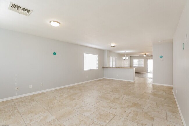 Foto del edificio - 16224 W Pioneer St