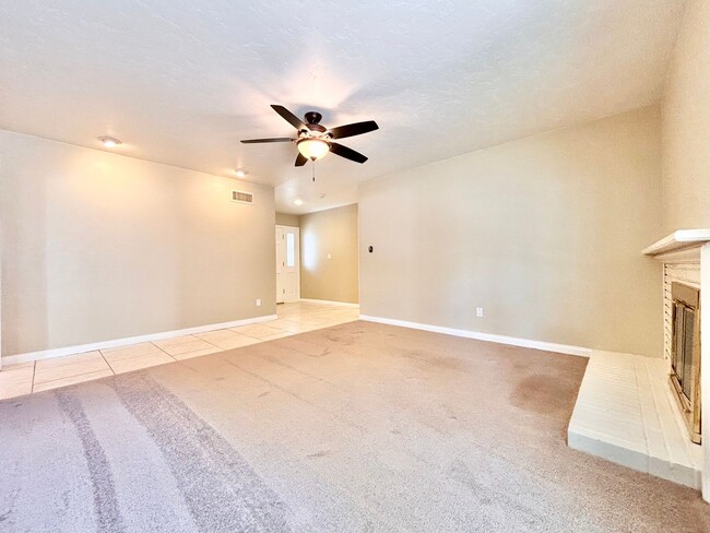 Building Photo - Beautiful 4 Bedroom/2 Bathroom Home in Poway!