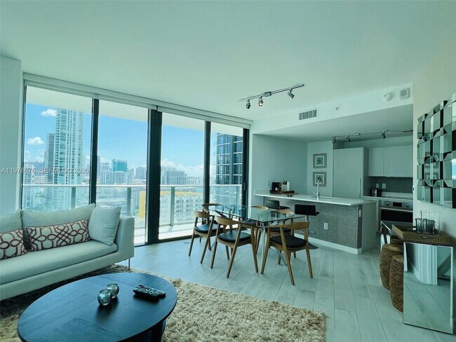 Foto del edificio - 501 NE 31st St