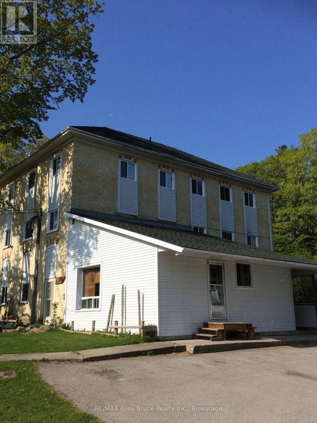 Building Photo - 496 Elizabeth St