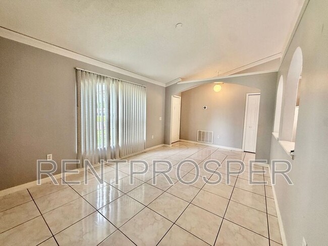 Building Photo - 220 Canterbury Ct