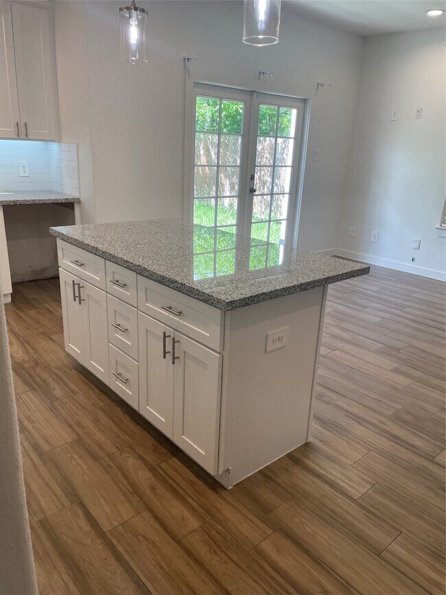 Foto del edificio - 5314 Longmeadow St