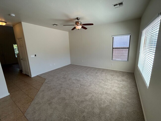 Building Photo - Fantastic 3 bedroom room with loft and 2.5...