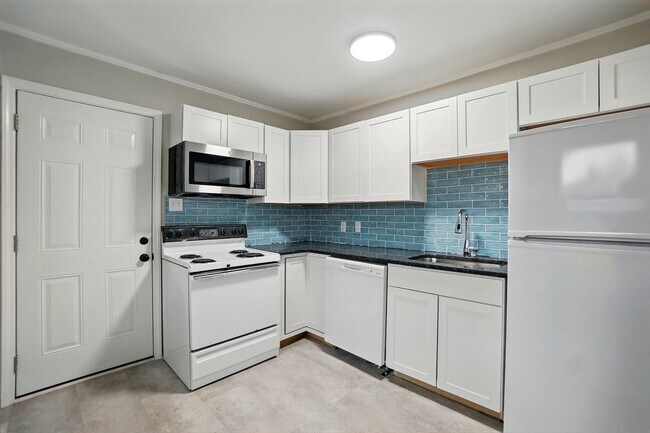 Foto del edificio - Charming 2BR Duplex in Charlotte