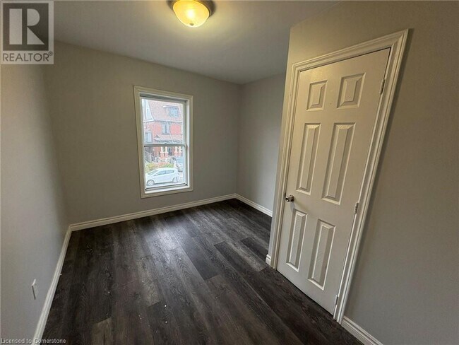 Building Photo - 18 Barnesdale Ave N