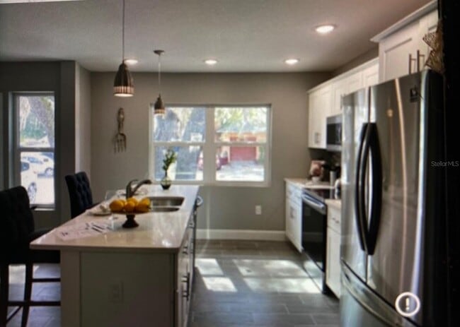 Building Photo - 614 Minnesota Dr