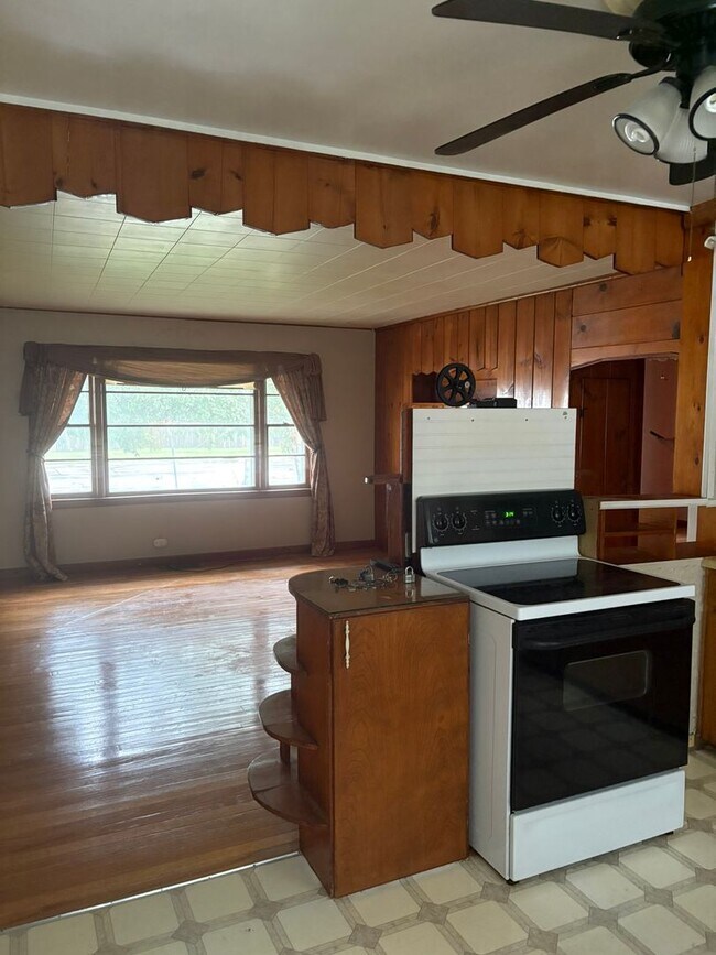 Foto del edificio - Charming Ranch Home With Attached Garage in Galesburg!