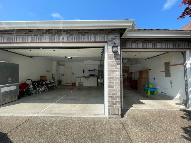 Foto del edificio - Custom Traditional Home in Montreux Neighborhood 3Bd/2Ba Home with 3 Car Garage!! Close to Cedar ...