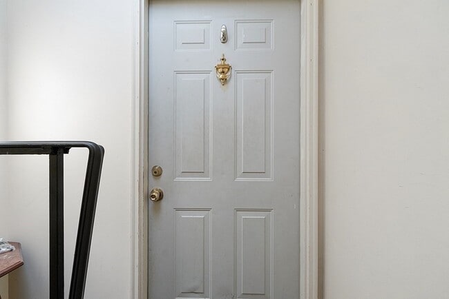 Foto del edificio - 561 E 6th St