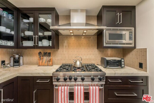 Foto del edificio - 3 br, 3 bath Condo - 11738 Kiowa Ave Unit 202