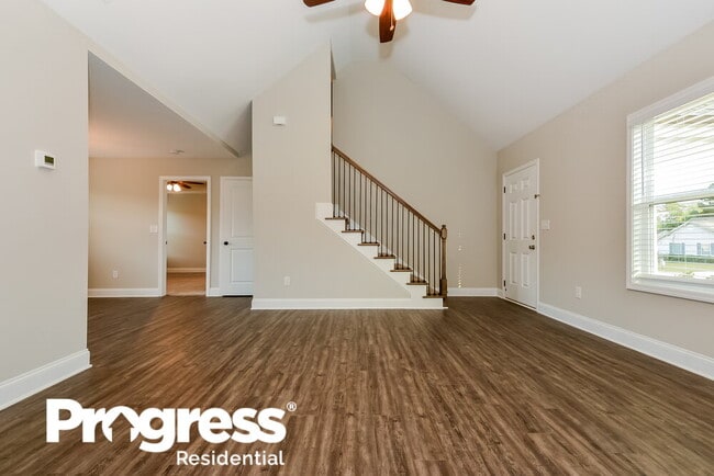 Building Photo - 320 Woodland Ridge Cir
