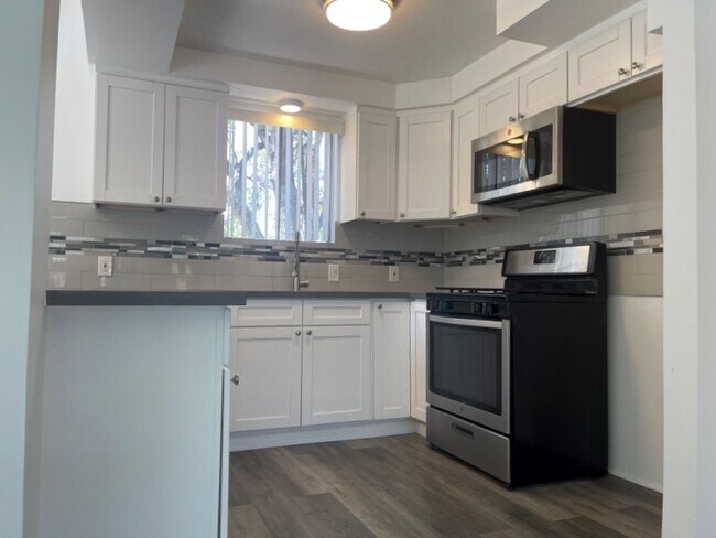 Kitchen - 10431 Kailua Ln