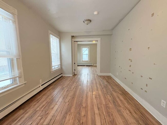 Building Photo - 253 W Ivy St