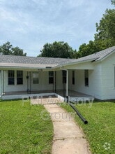 Building Photo - 3701 SW Munson Ave
