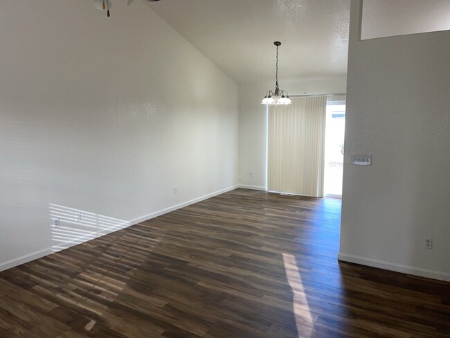 Building Photo - 3 Bedroom 2.5 Bath 2 Car Garage House