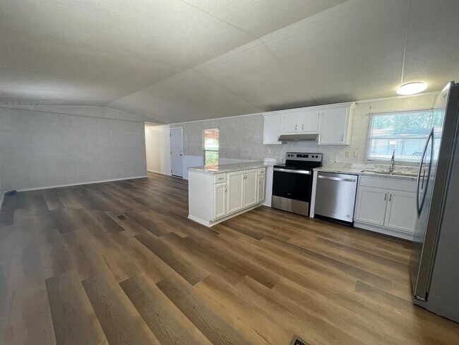 Building Photo - 14423 W Lee Shore Dr