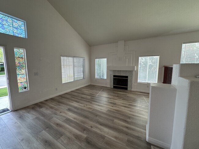 Building Photo - 9156 Sangria Ln