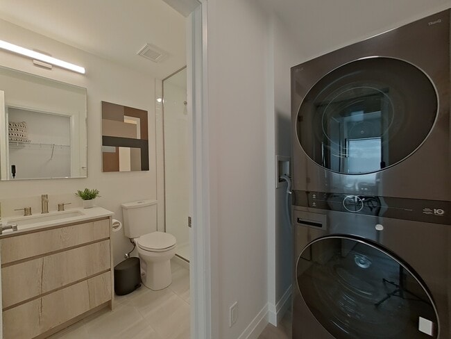 Building Photo - SOHO at Central Park