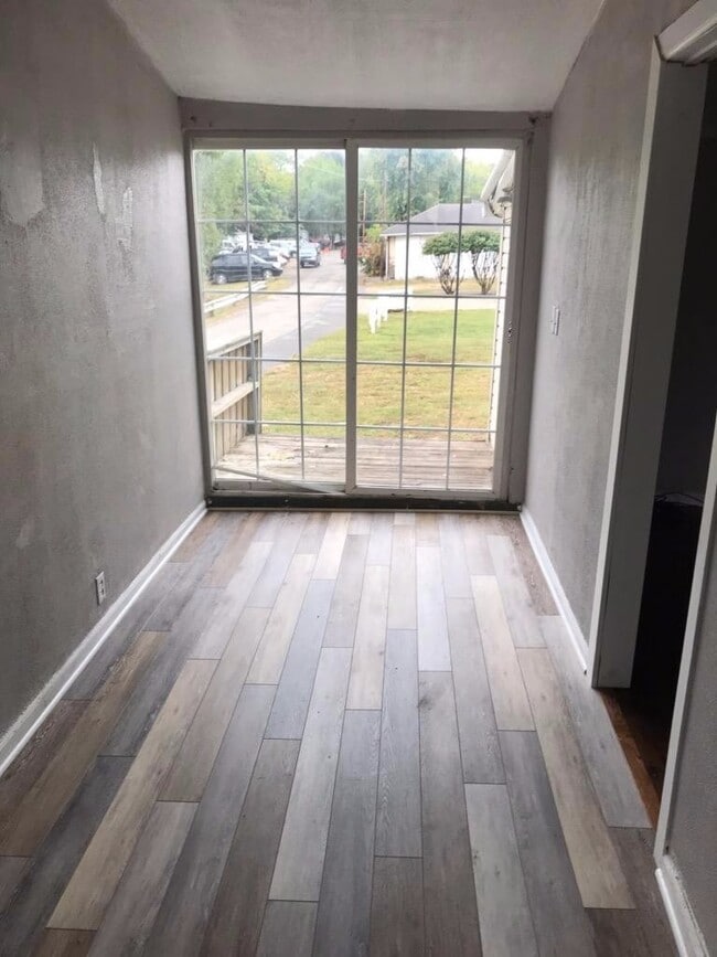 Foto del edificio - 3 bedrooms 1 bath