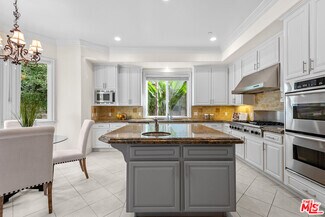 Building Photo - 2997 Beverly Glen Cir