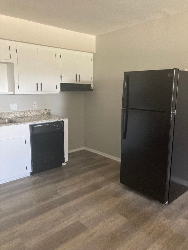 Building Photo - JR APARTMENTS