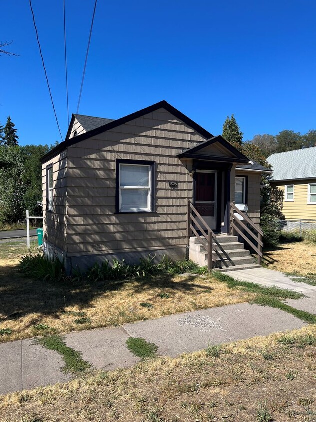 Primary Photo - Bradshaw-PM-023-0209