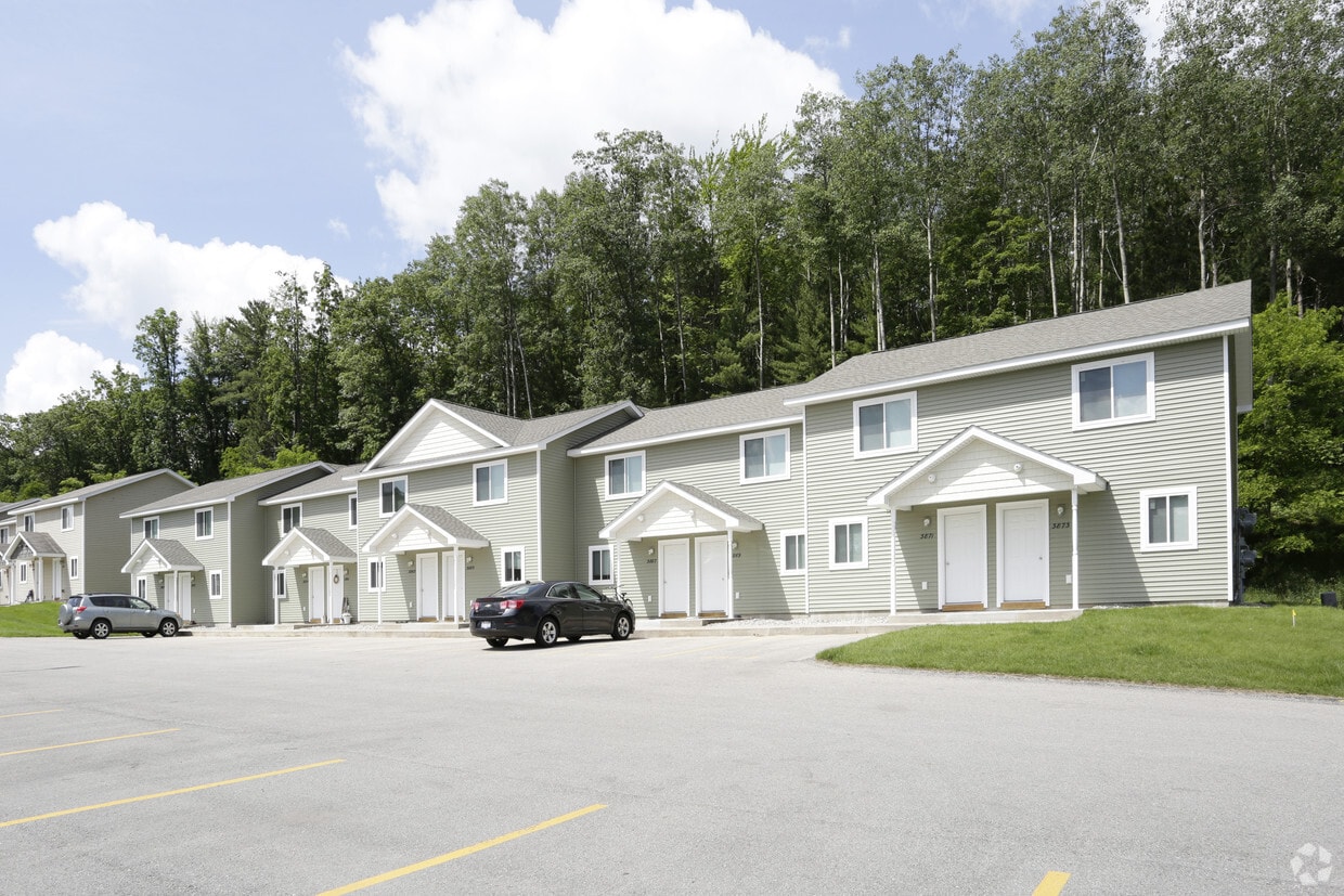 Holiday Village Townhomes Apartments Traverse City, MI