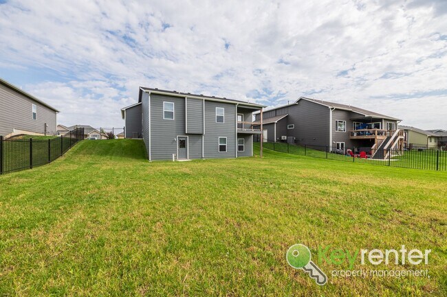 Foto del edificio - 5 Bedroom 3 Bath Home close to schools and shopping!