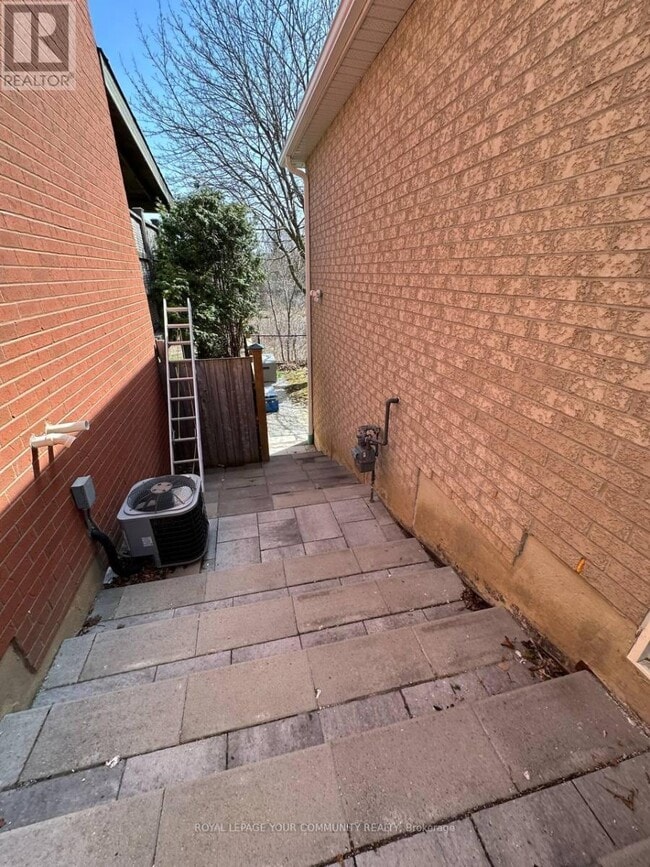 Building Photo - 518 Kinrara Ct