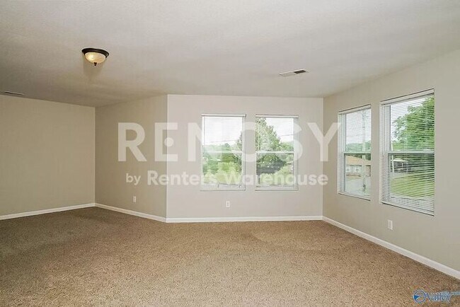 Building Photo - 123 Forestbrook Dr