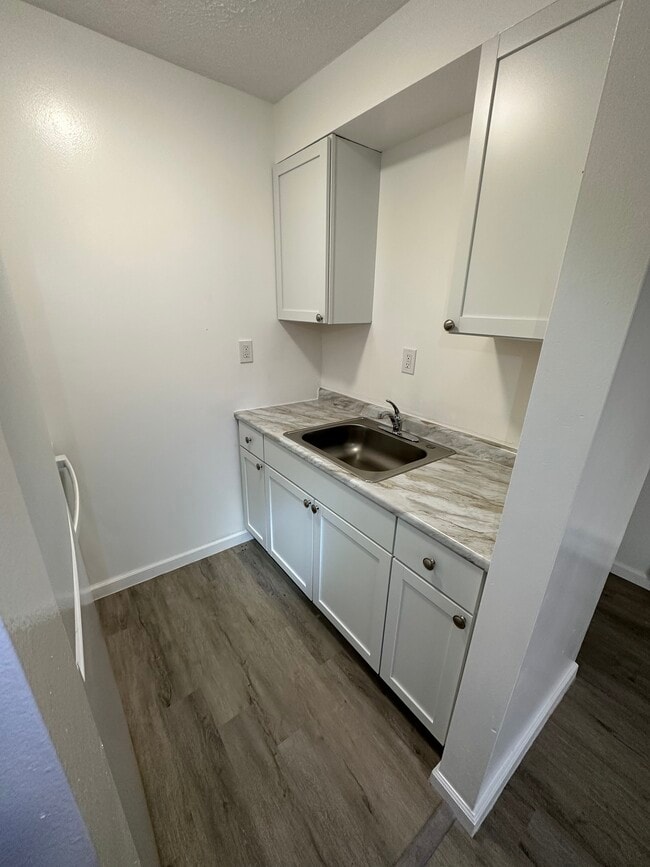 Kitchen - 255 Beaver St