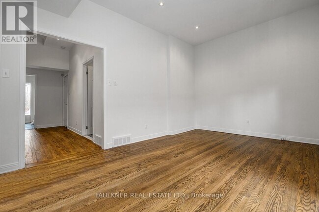 Building Photo - 36B Dufferin Rd