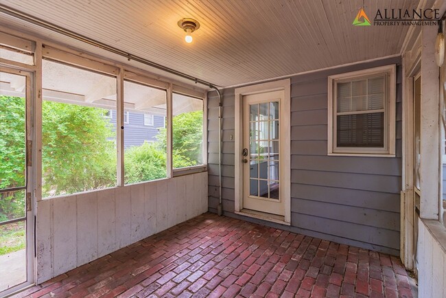 Foto del edificio - Spacious home close to KSU Campus!