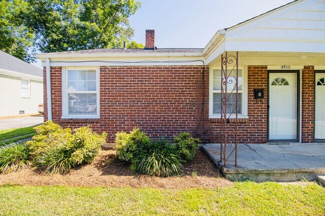 Building Photo - Updated Rosewood 2BR Duplex – Spacious, St...