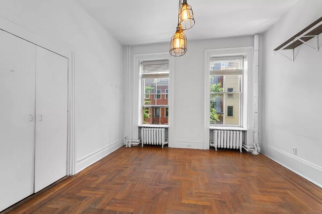 Building Photo - 34 Beekman Pl
