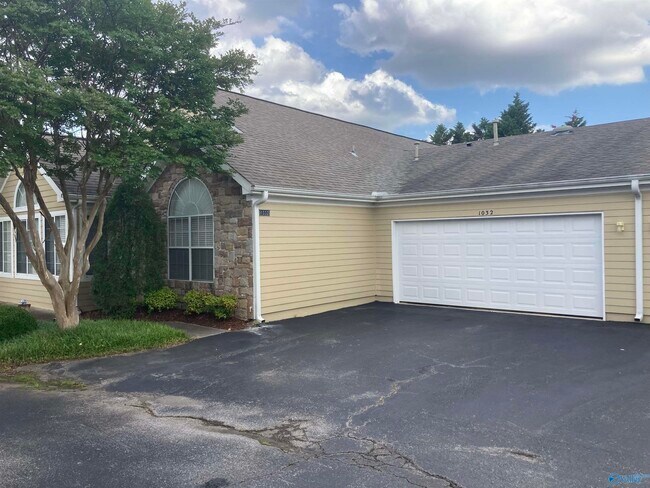 Building Photo - 1032 Cathedral Cir
