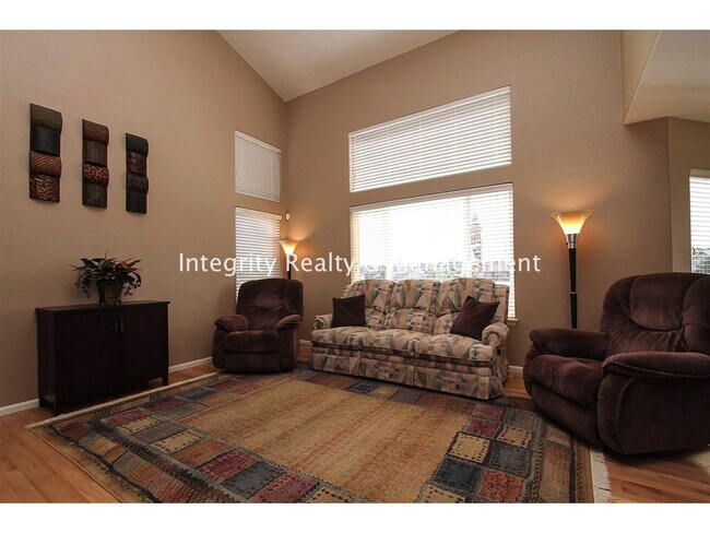 Foto del edificio - 3 Bed/2.5 Bath, 1817 Sqft, Back to Open Space
