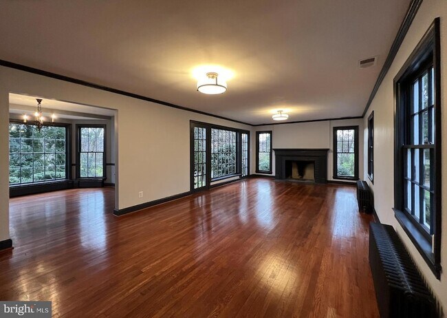 Foto del edificio - 7309 River Rd