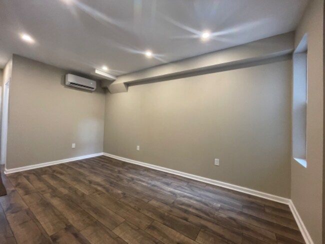 Building Photo - 1552 N Peach St