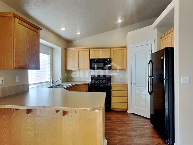 Building Photo - 956 S Wild Yucca Ave