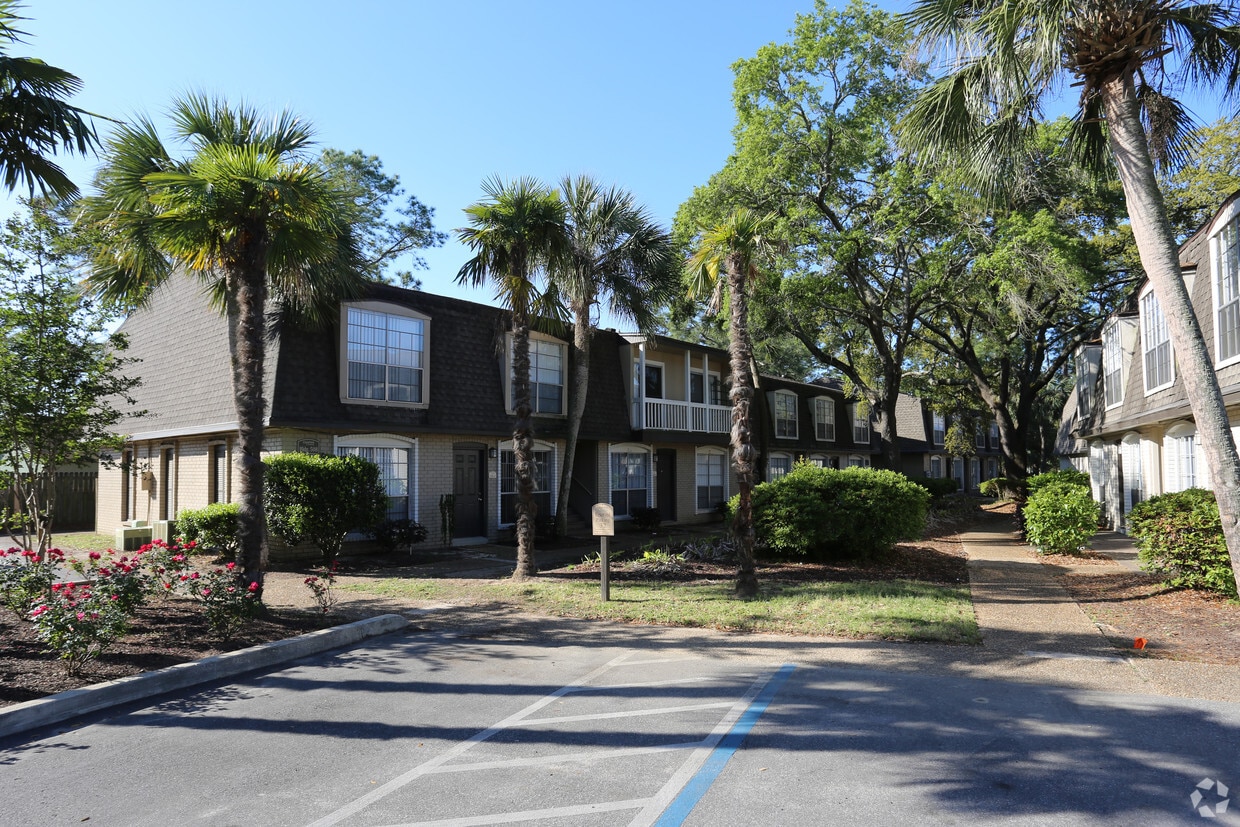 Chapins Landing 711 Underwood Ave Pensacola, FL